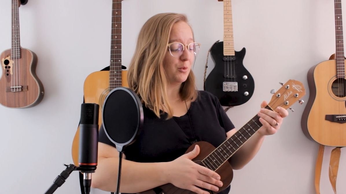 Strum Your Way to Fun: Your Beginner’s Guide to Online Ukulele Lessons